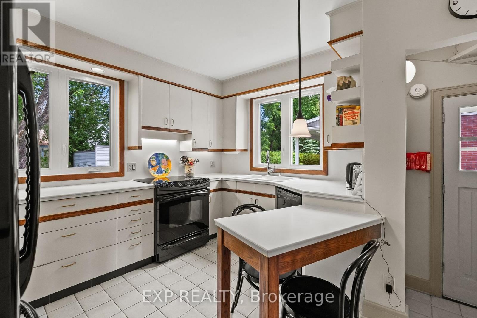 579 BROADVIEW AVENUE - 6