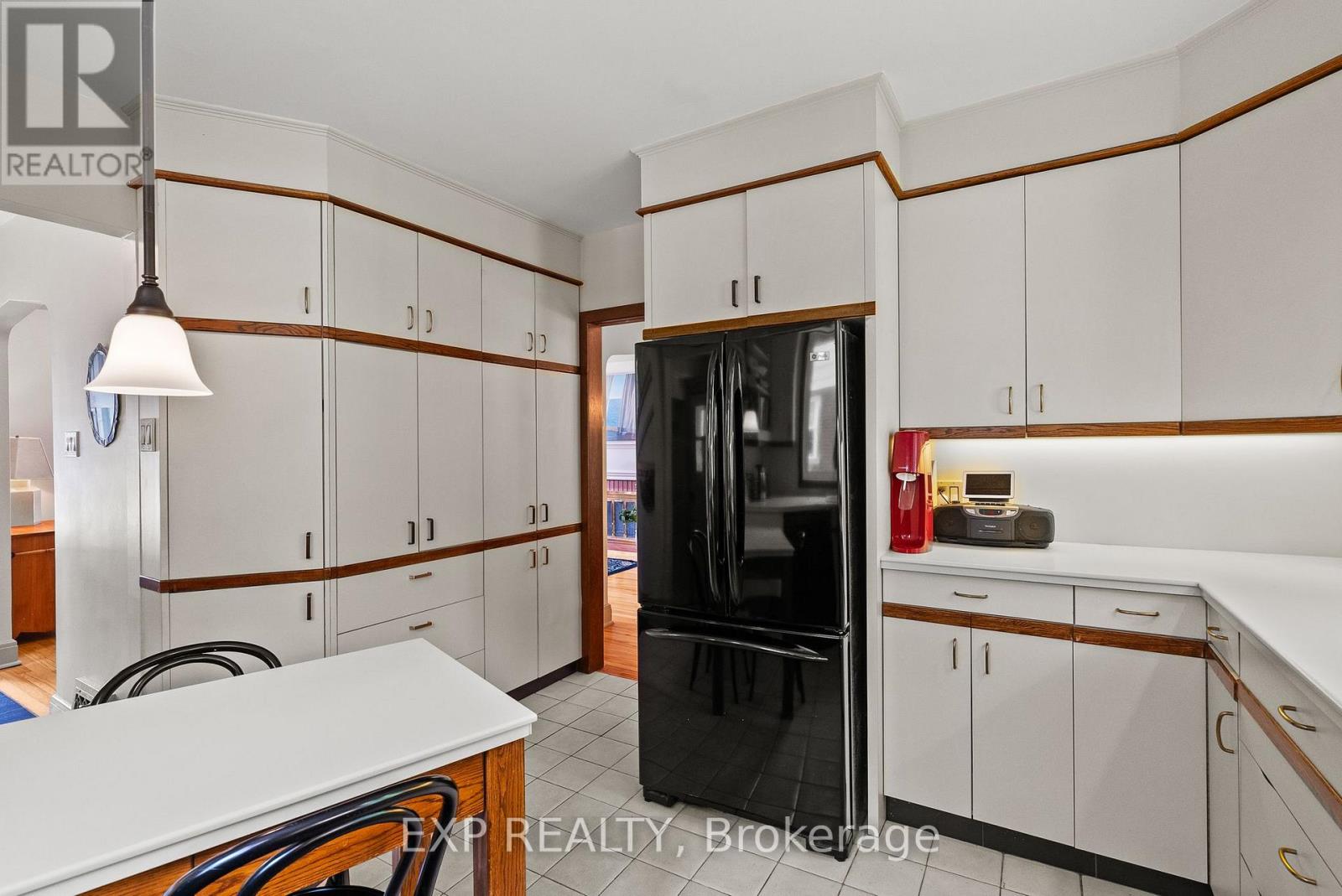 579 BROADVIEW AVENUE - 9