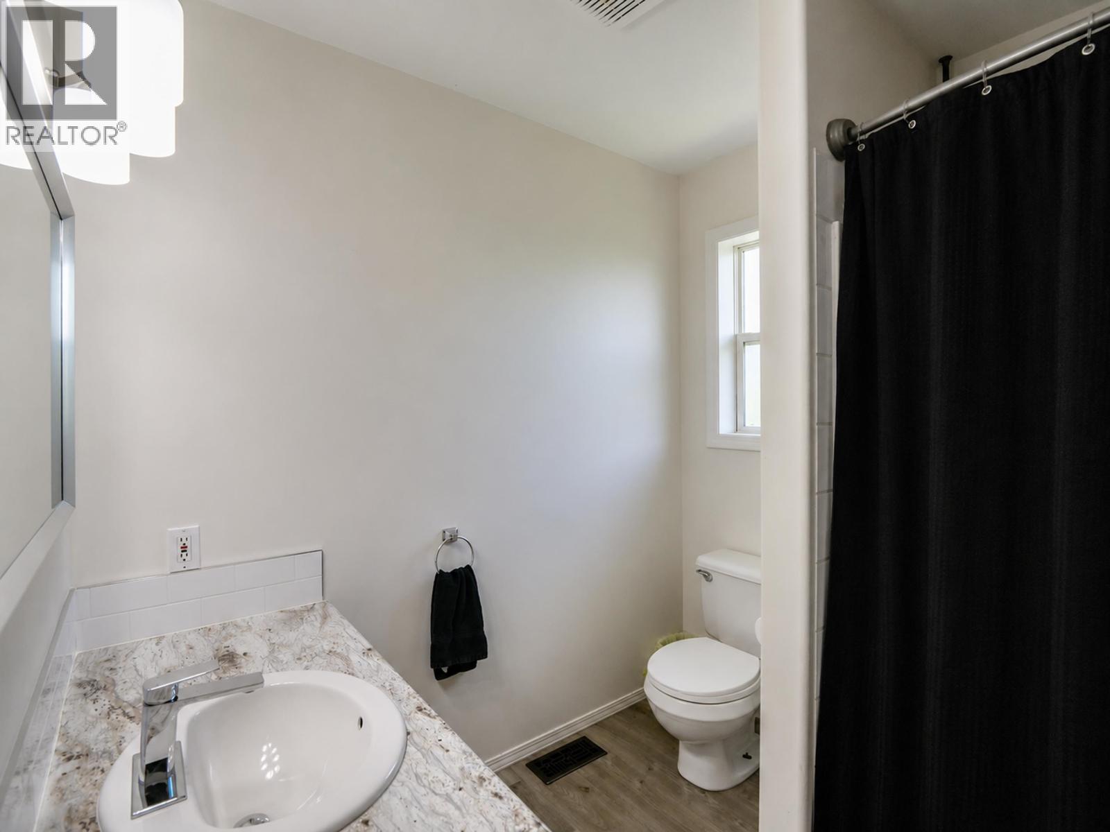 #4 410 PINCHBECK STREET - 17