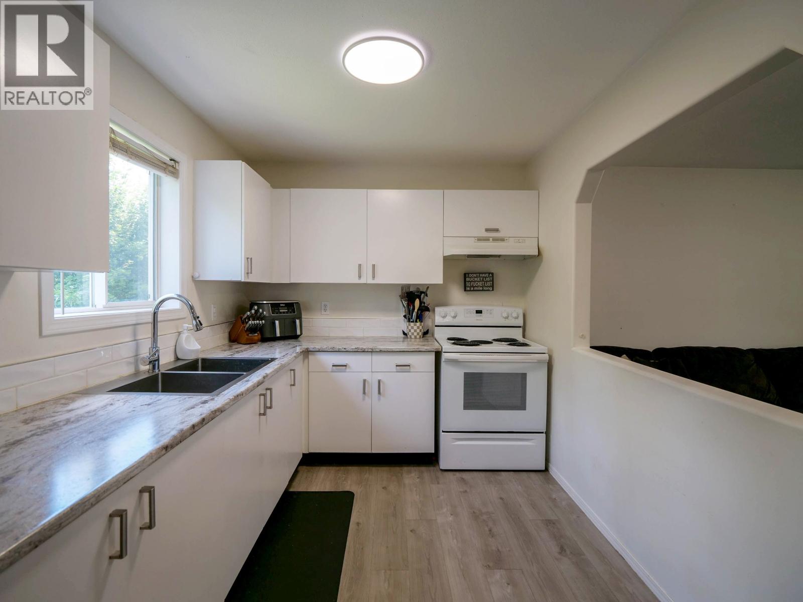 #4 410 PINCHBECK STREET - 3