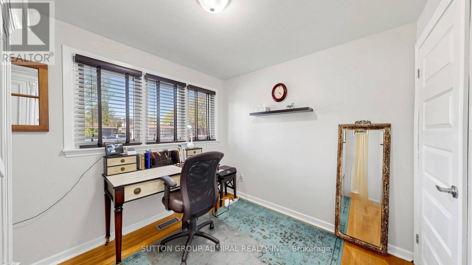 218 BAY THORN DRIVE - 32