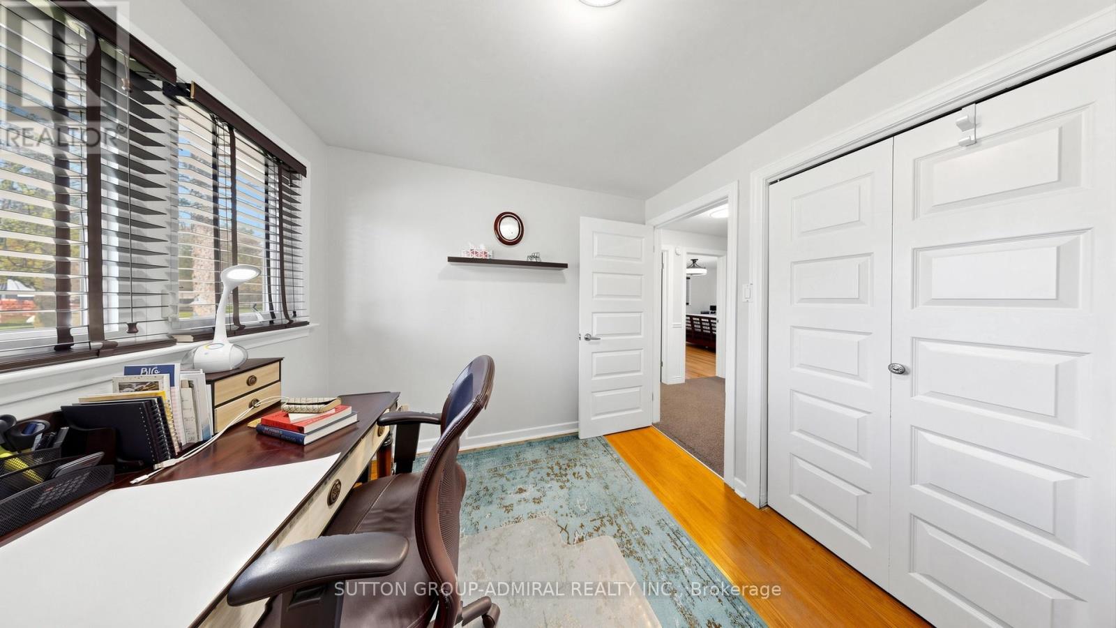 218 BAY THORN DRIVE - 33