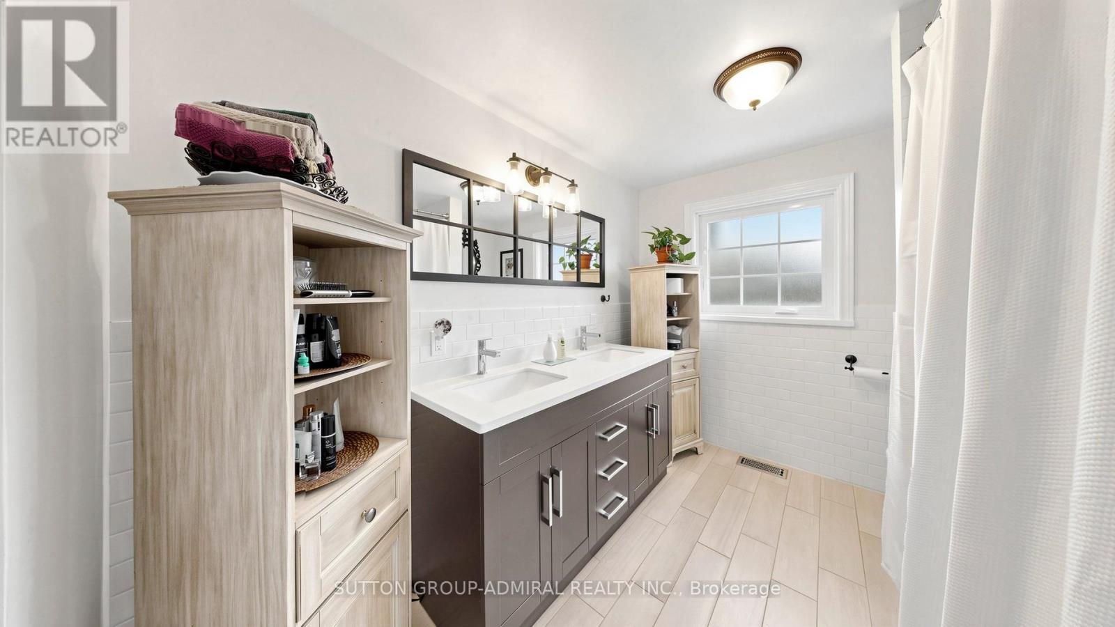 218 BAY THORN DRIVE - 34