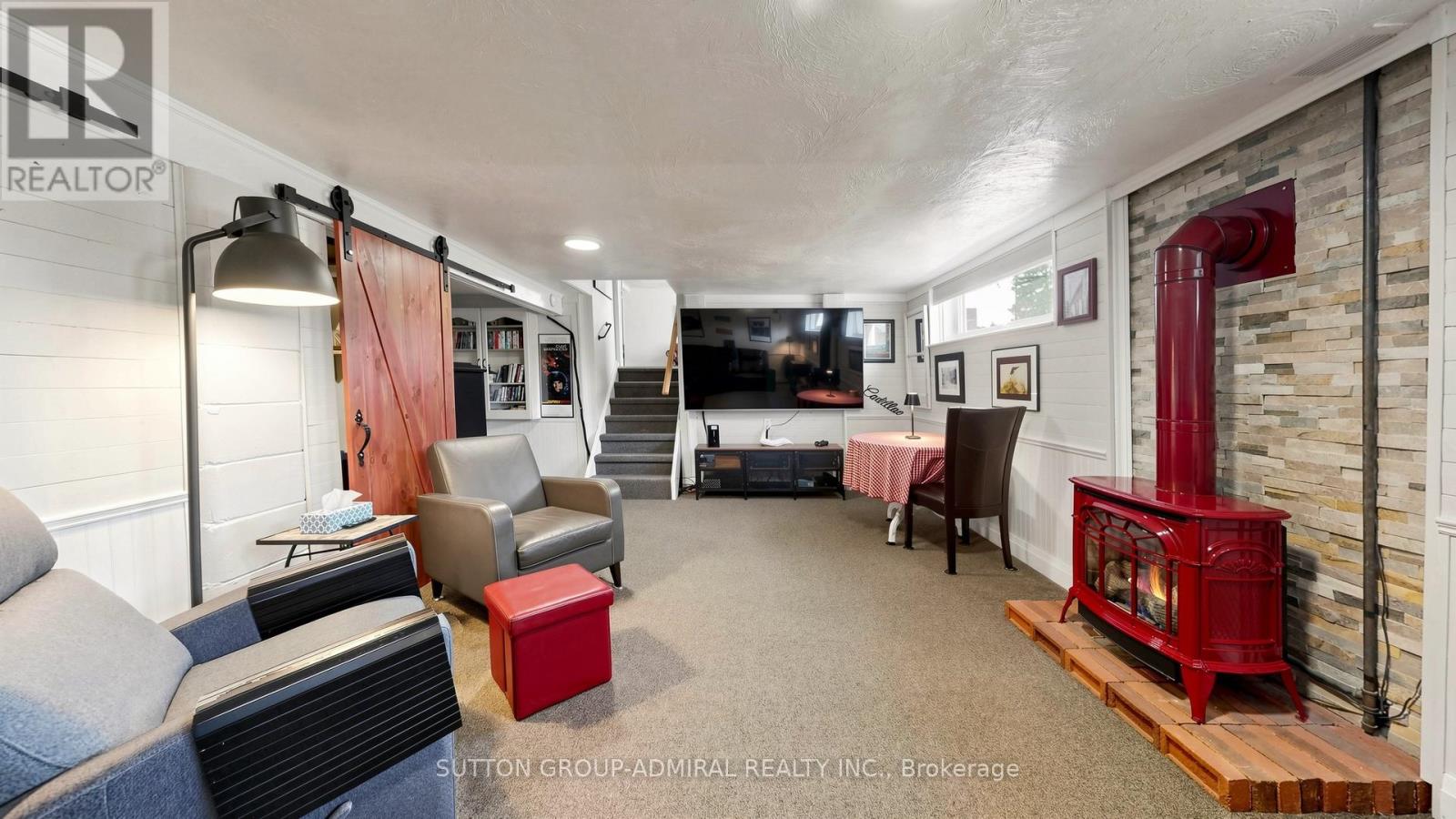 218 BAY THORN DRIVE - 39