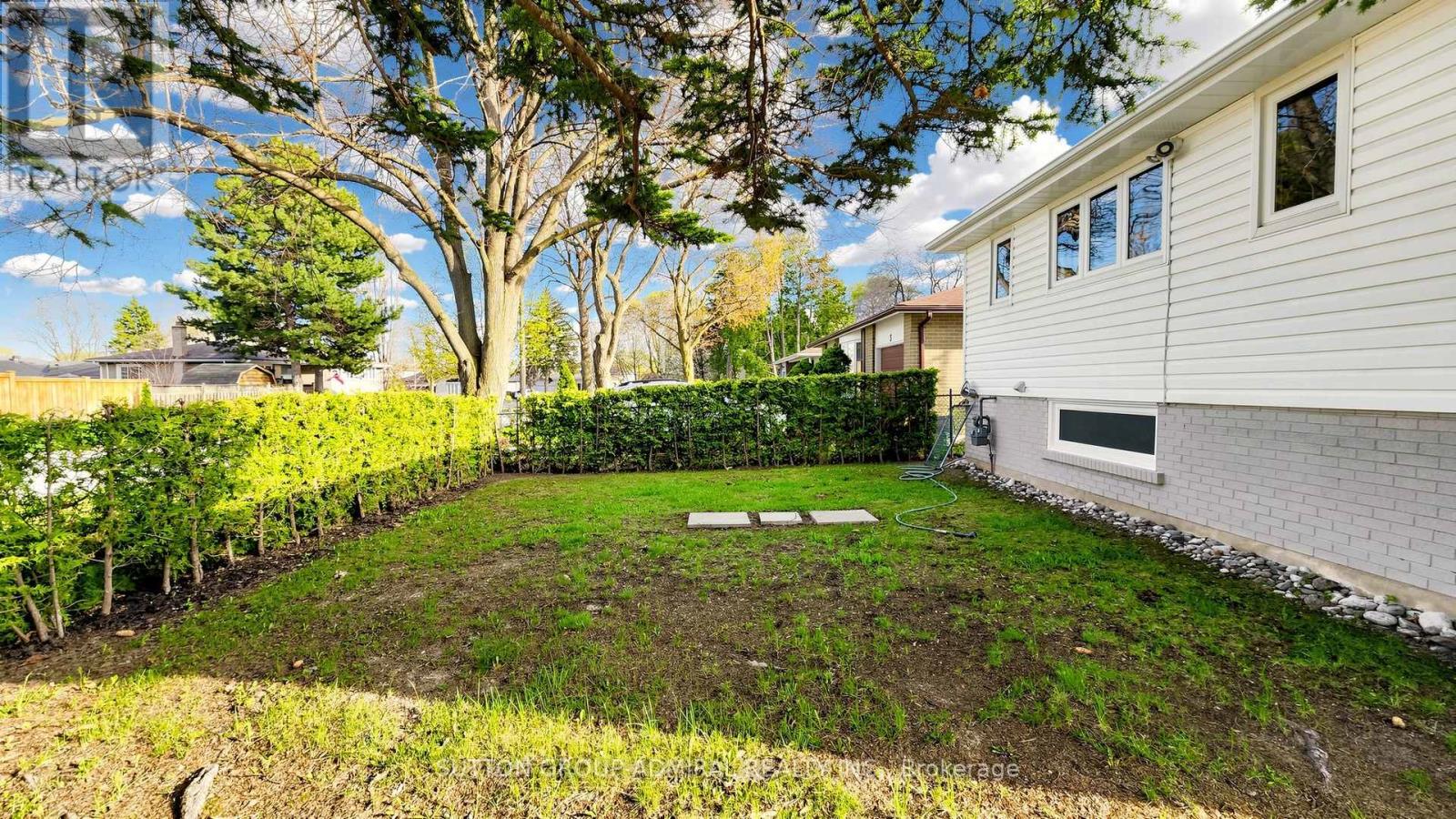 218 BAY THORN DRIVE - 43