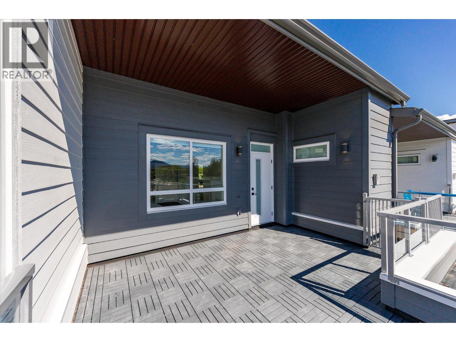 #4 760 Raymer Avenue - 26