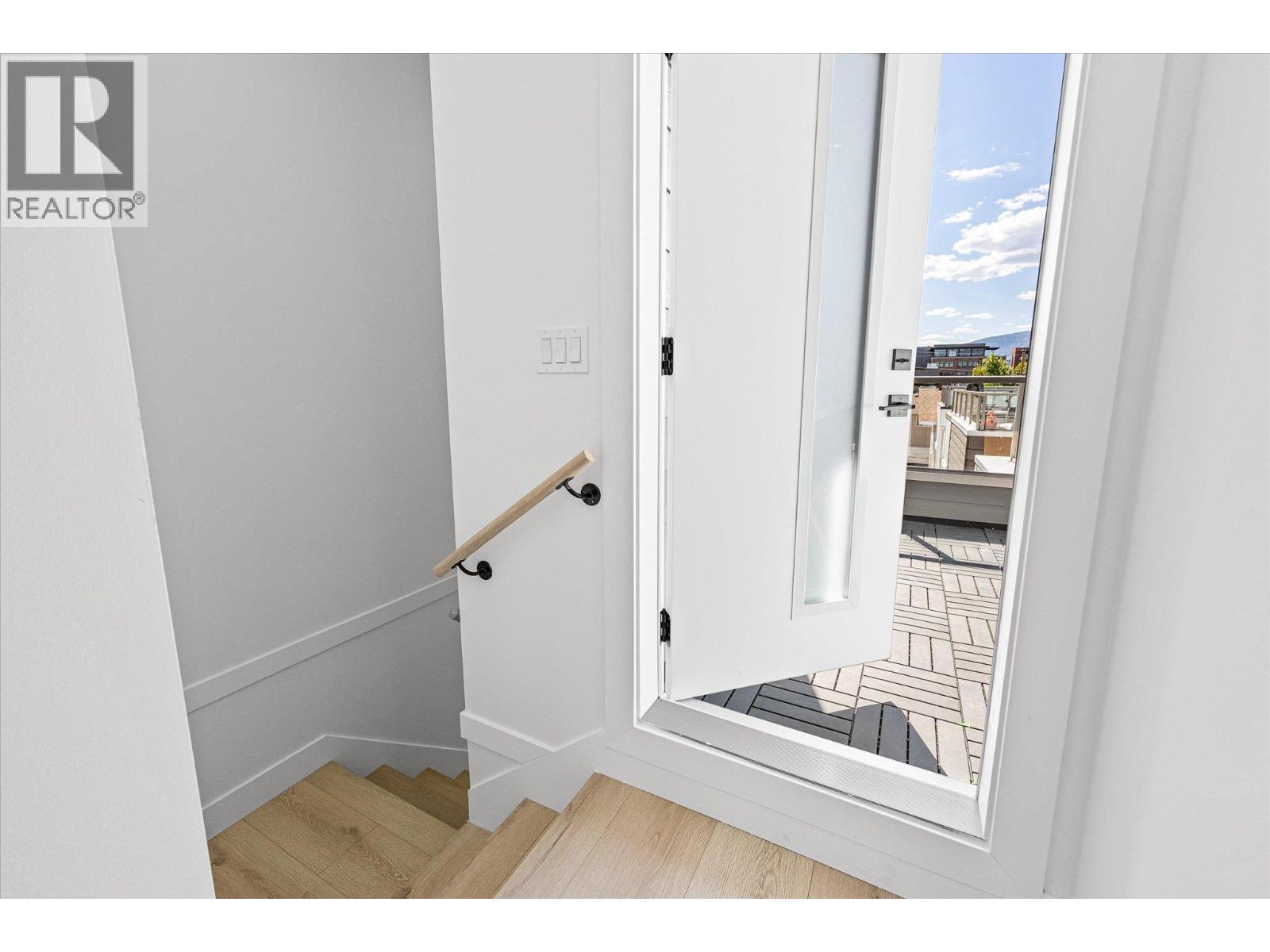 #6 760 Raymer Avenue - 23