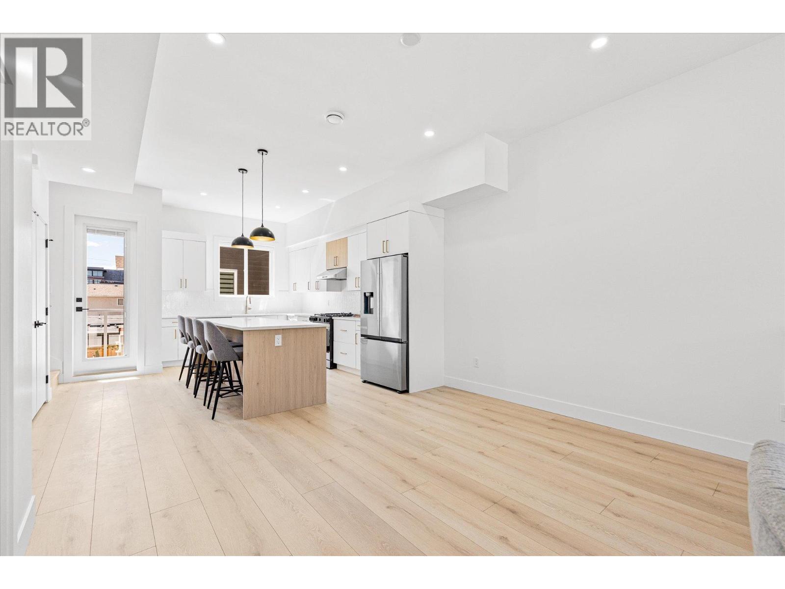 #6 760 Raymer Avenue - 15