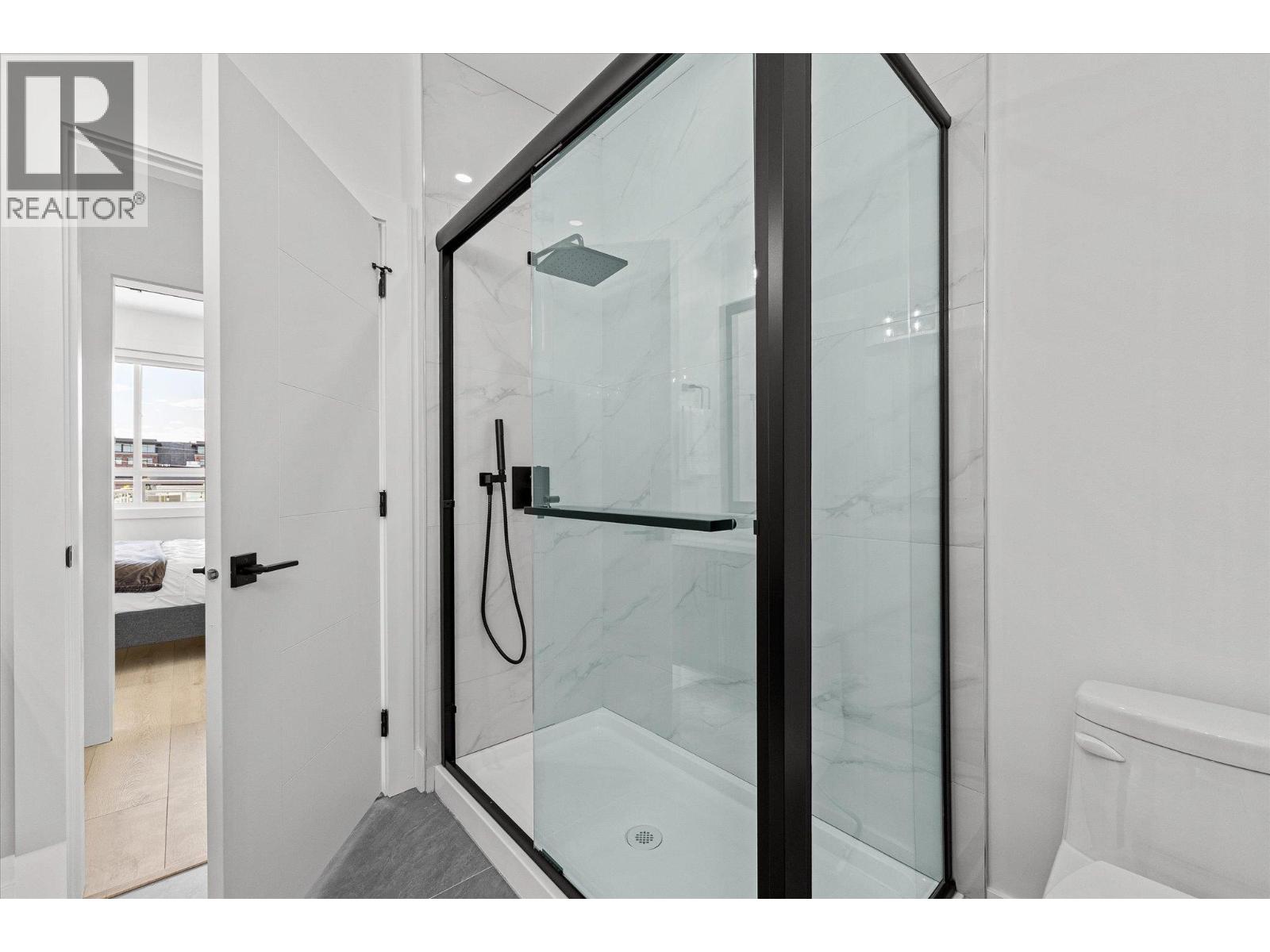 #6 760 Raymer Avenue - 33