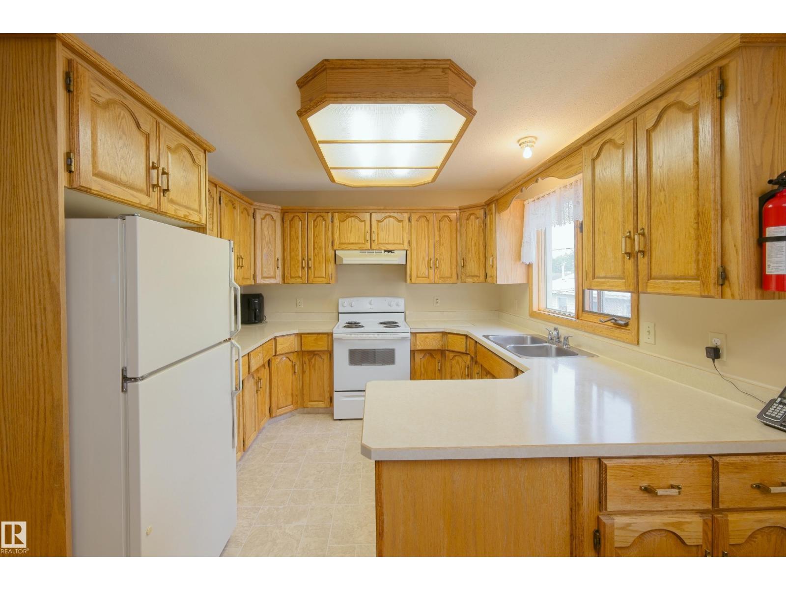 5020 47 ST - 9