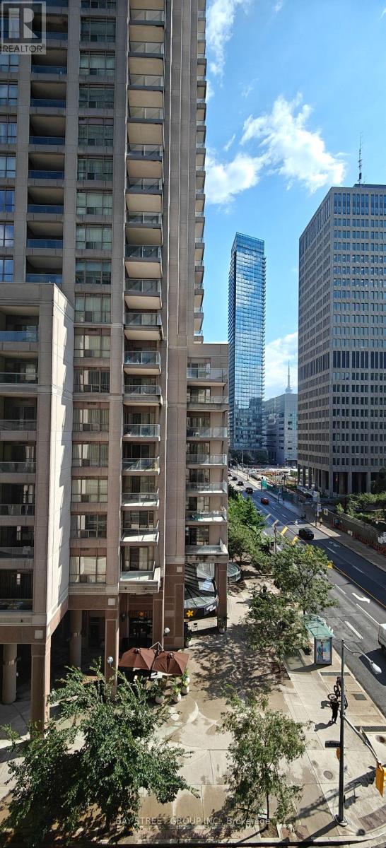 #614 955 BAY STREET - Image 12