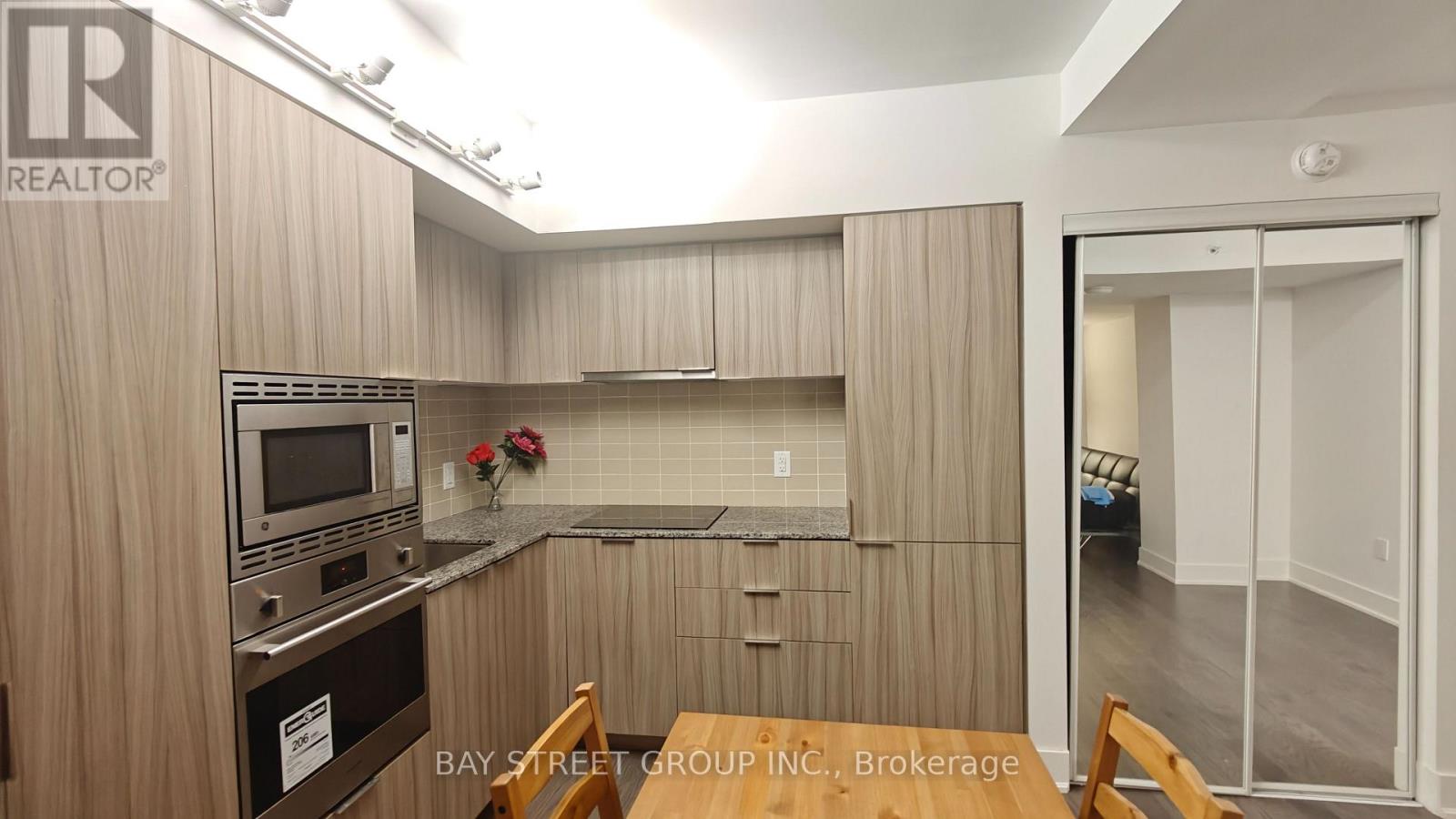 #614 955 BAY STREET - Image 5