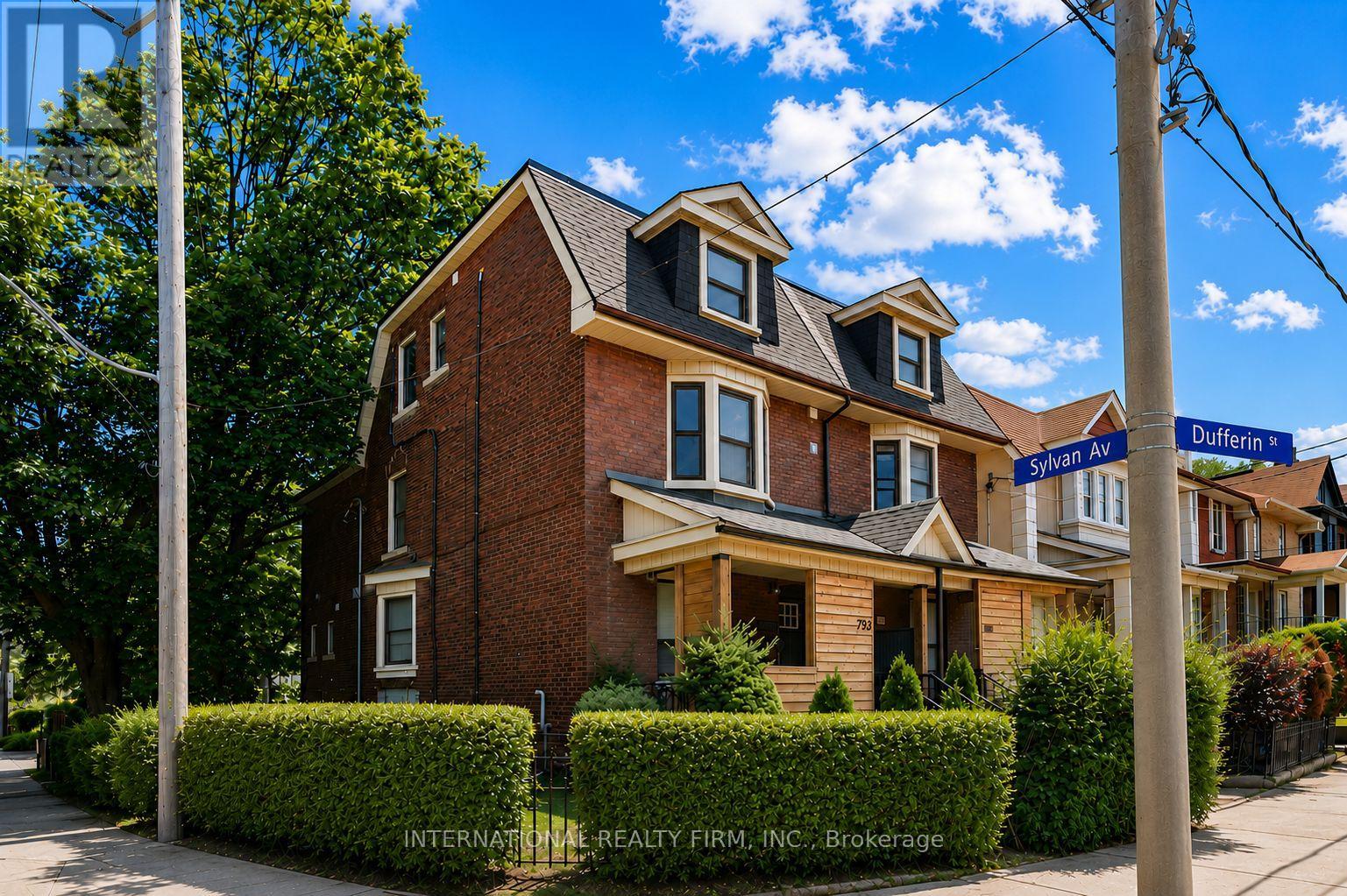 Photo of 793 Dufferin Street