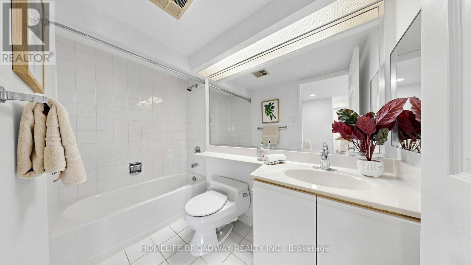#3507 77 HARBOUR SQUARE - Image 28