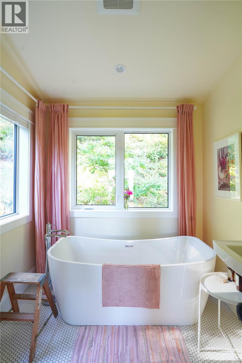  168 Sunrise Place, Salt Spring