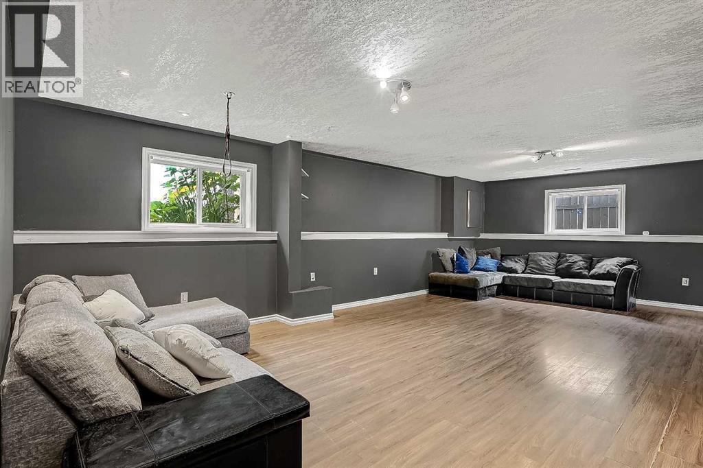 9329 69 Avenue - Image 24