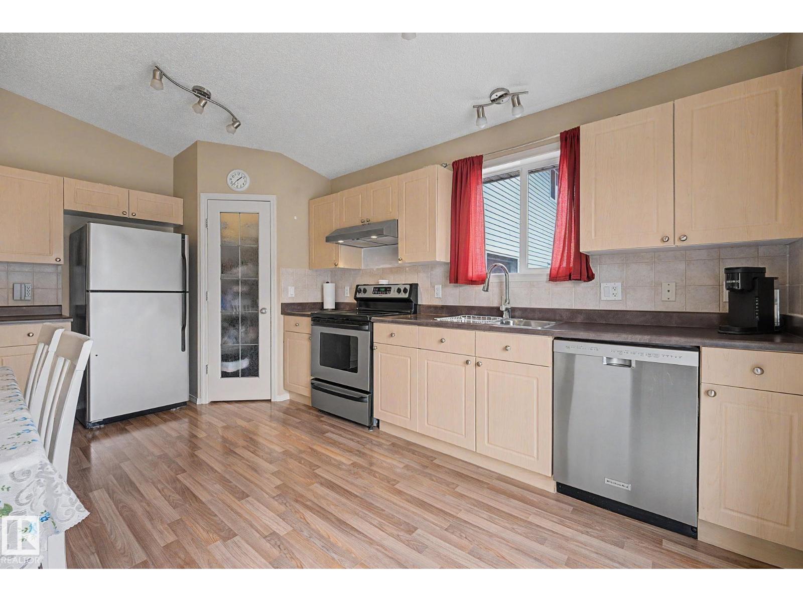 19039 47 Avenue NW - Photo 6