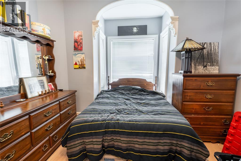 407 QUEEN STREET - 11