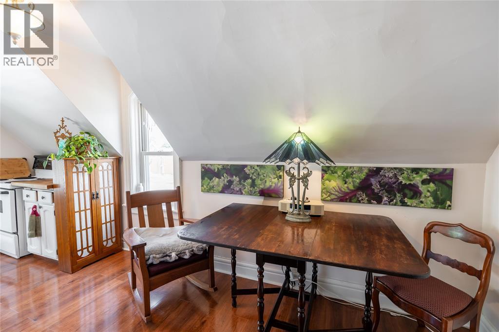 407 QUEEN STREET - 18