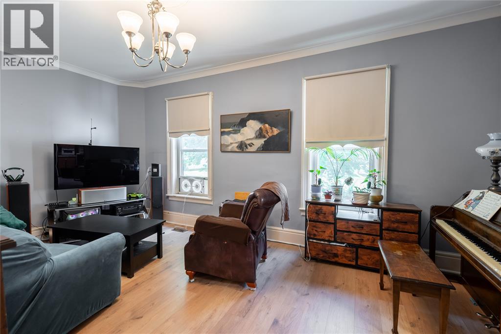 407 QUEEN STREET - 4