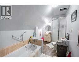 407 Queen Street, Petrolia, ON N0N1R0 Photo 22