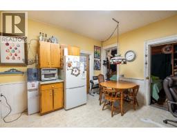 4pc Bathroom - 407 Queen Street, Petrolia, ON N0N1R0 Photo 7