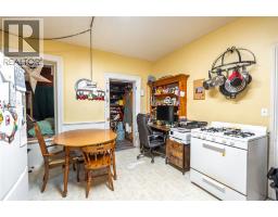 Mud room - 407 Queen Street, Petrolia, ON N0N1R0 Photo 9
