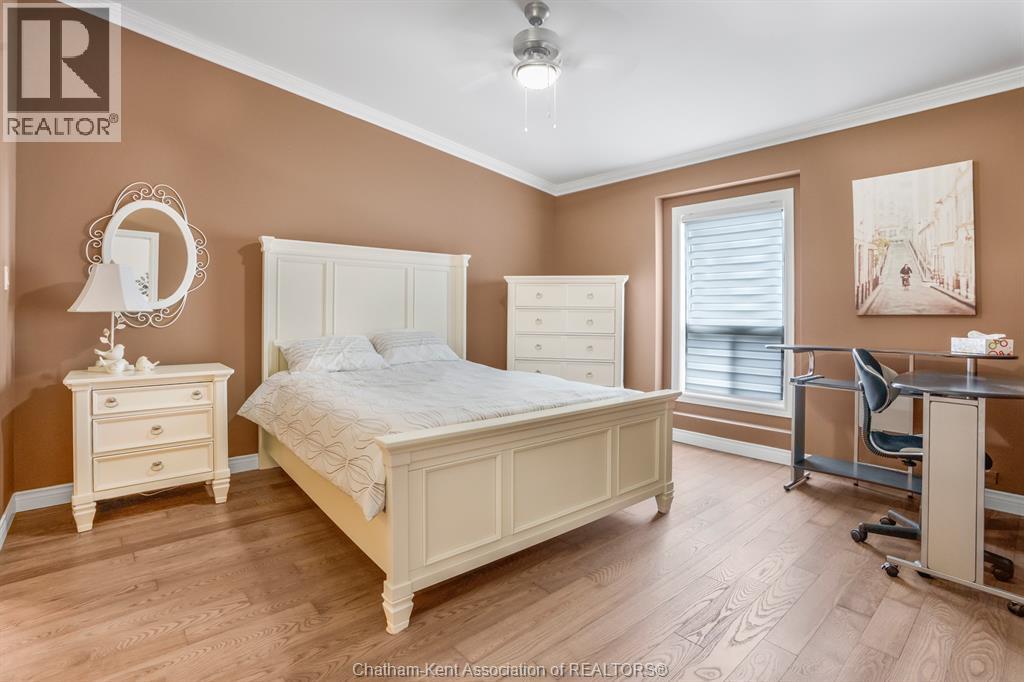 24 Mcintosh AVENUE - 11