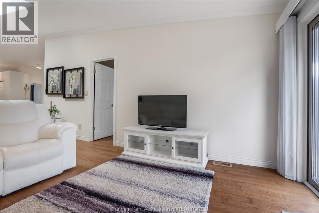 24 Mcintosh AVENUE - 25
