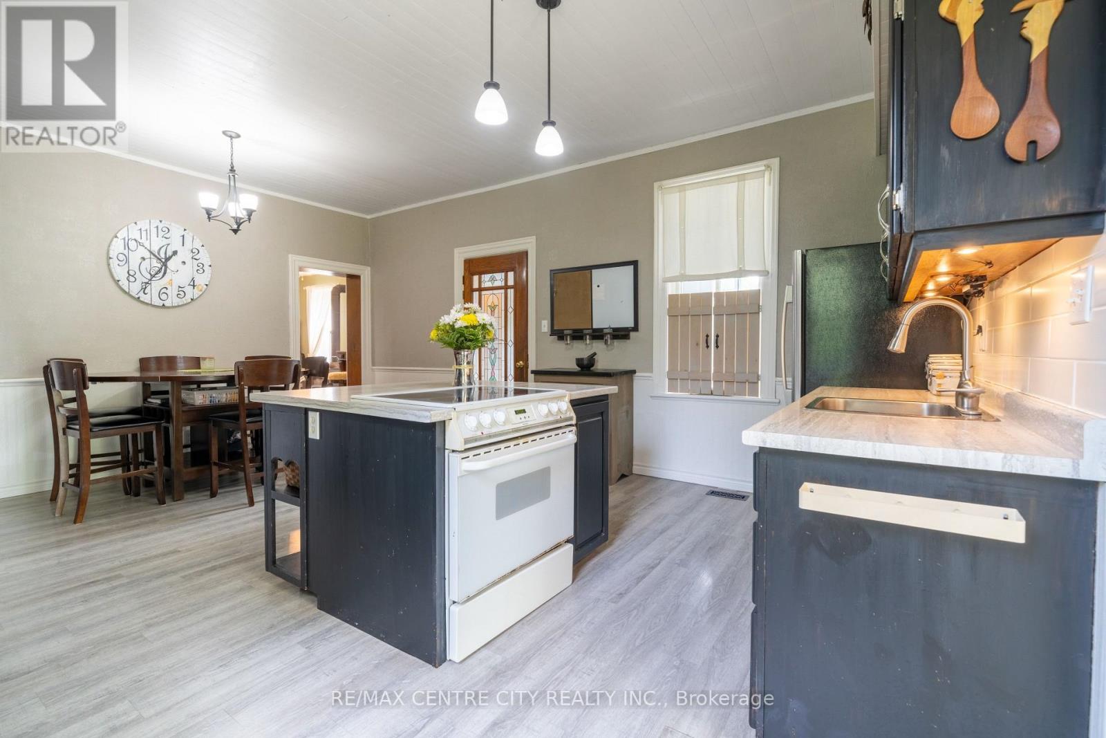 2179 EGREMONT DRIVE - 28