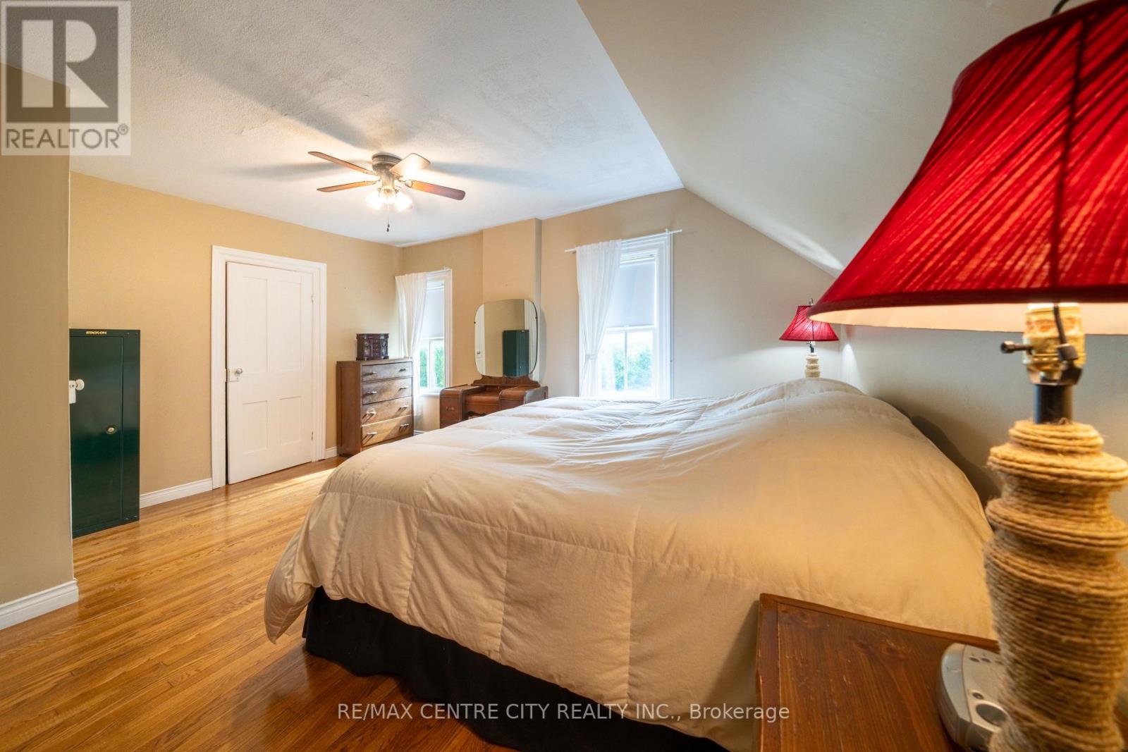 2179 EGREMONT DRIVE - 32