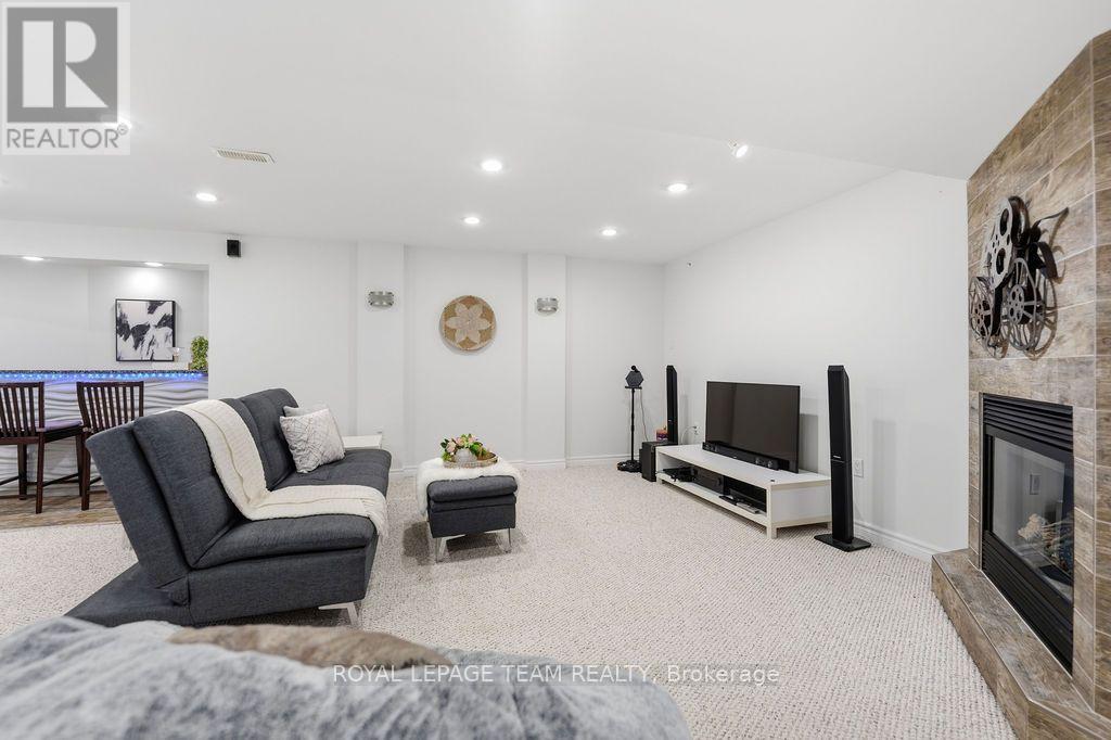 13 RIVERSTONE DRIVE - 37