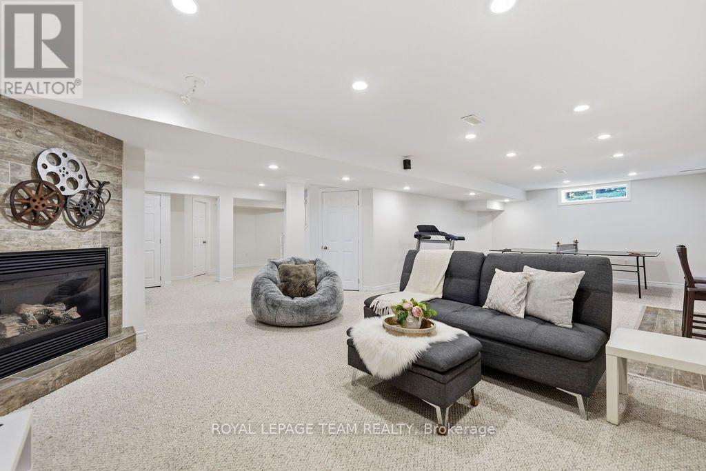 13 RIVERSTONE DRIVE - 38