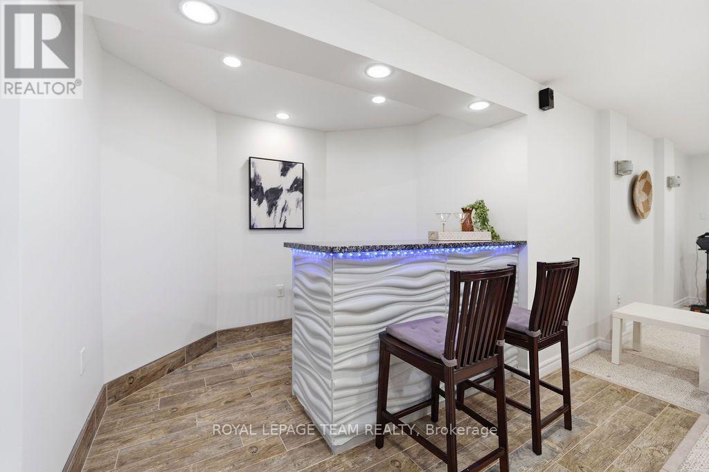 13 RIVERSTONE DRIVE - 39
