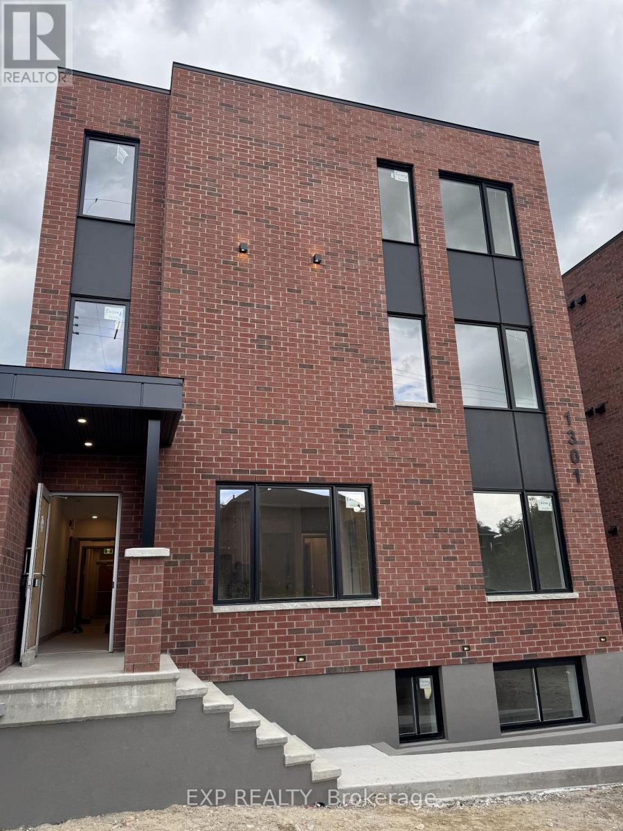 2 Bed, 1 Bath Multi-Family for Rent in Ottawa – 7 – 1301 DORCHESTER AVENUE, Ottawa – MLS# X13611388 - Image 16