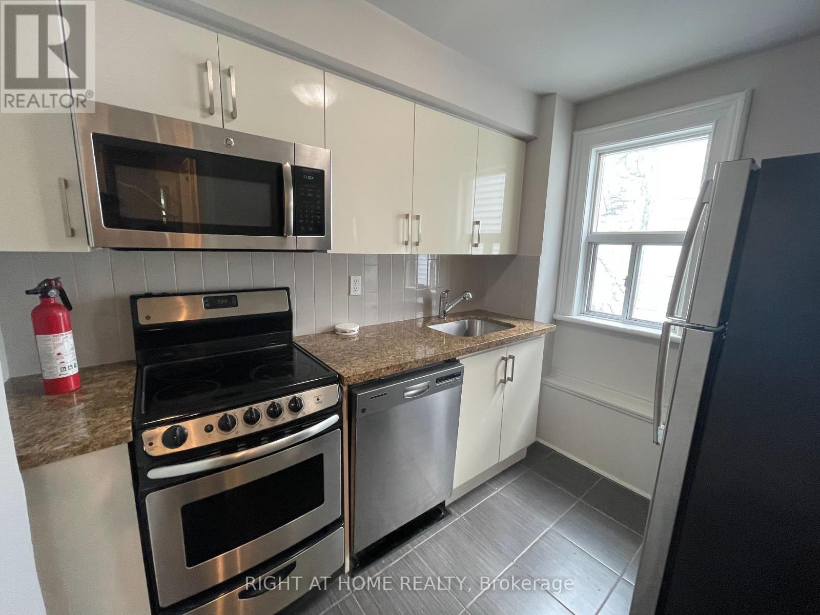 2 - 71 CECIL STREET