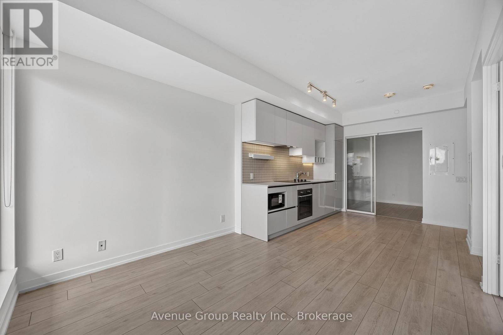#2106 898 PORTAGE PARKWAY - 20
