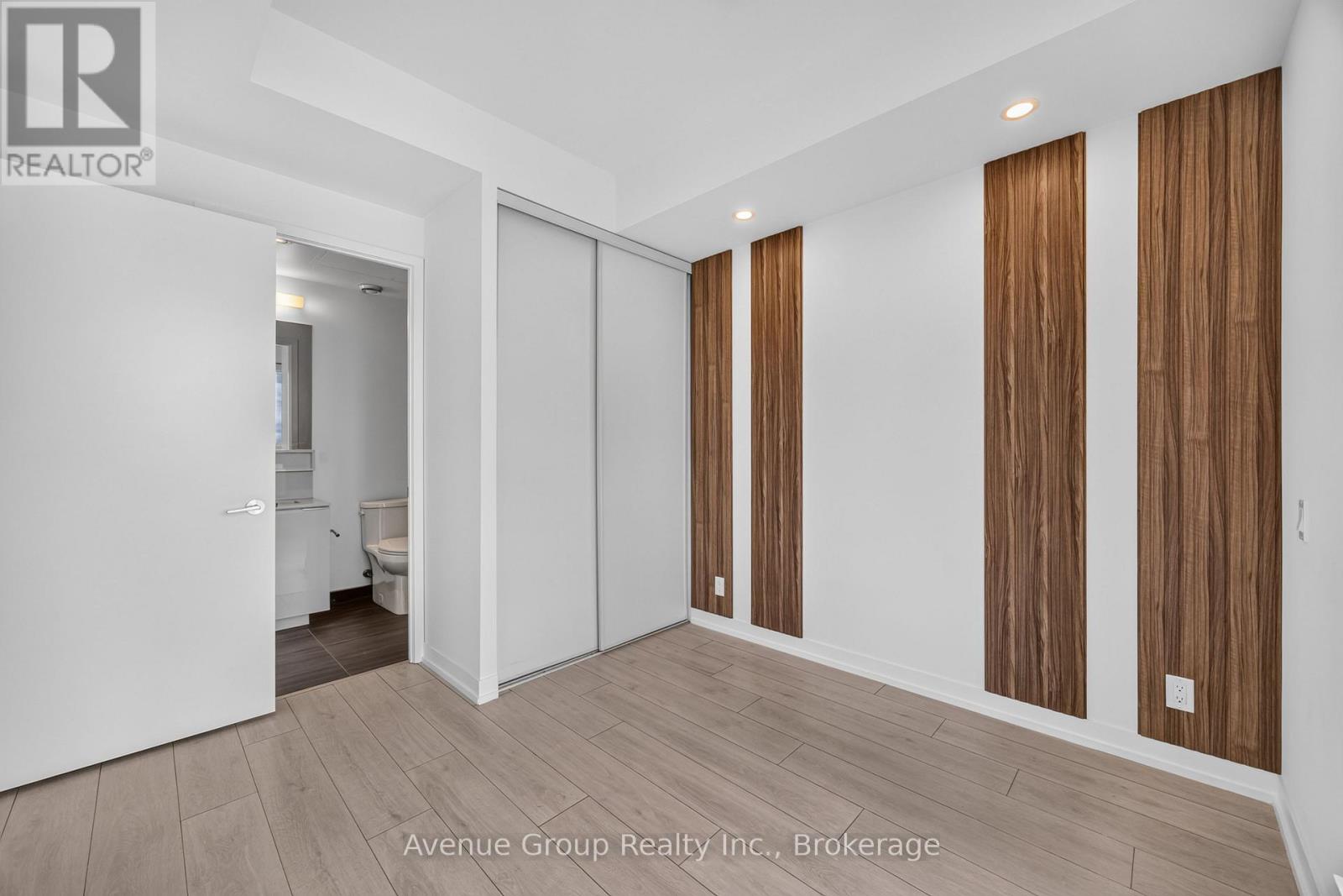 #2106 898 PORTAGE PARKWAY - 32