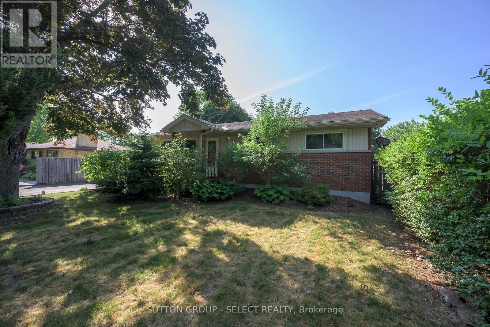 1470 PERTH AVENUE - 36