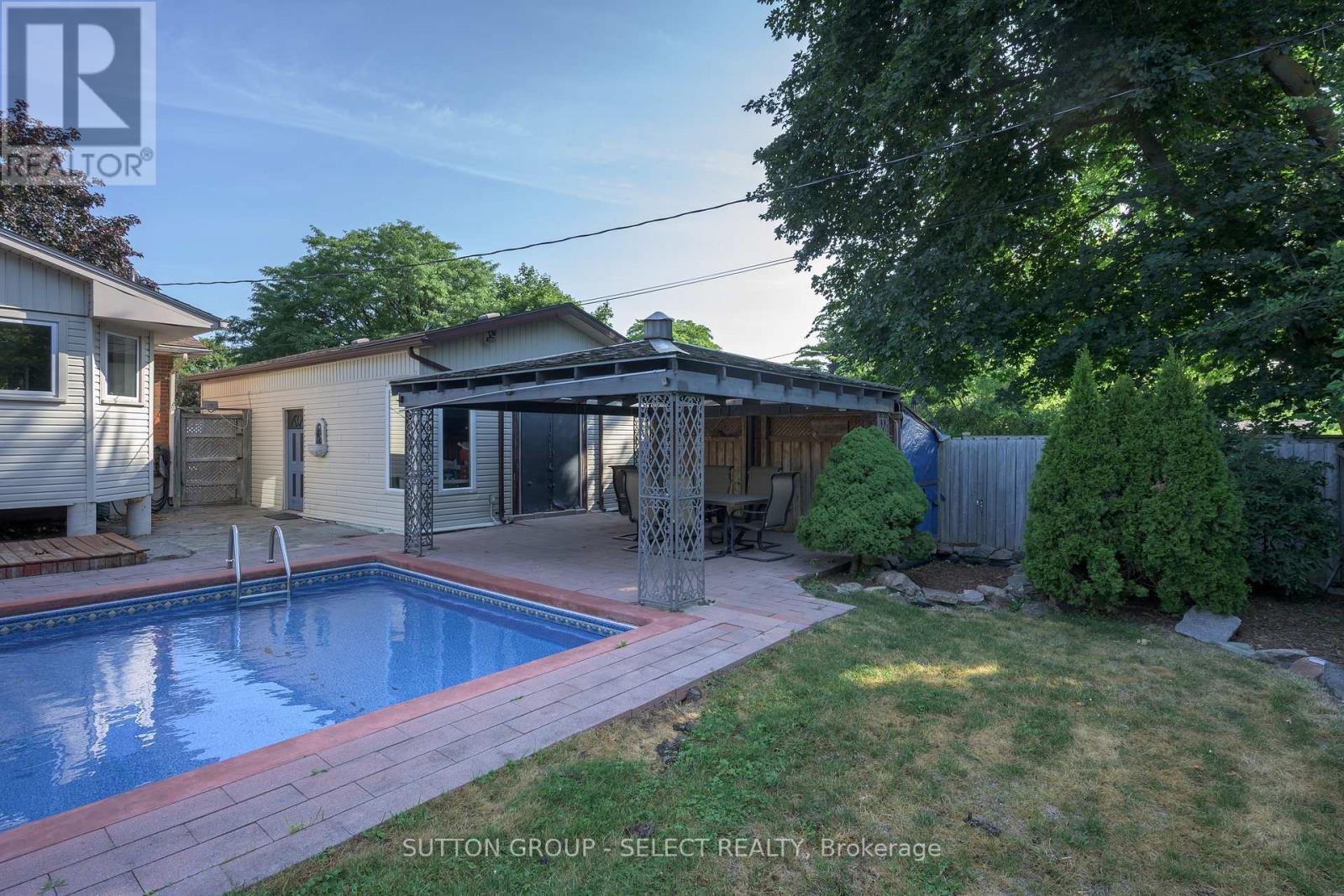 1470 PERTH AVENUE - 37