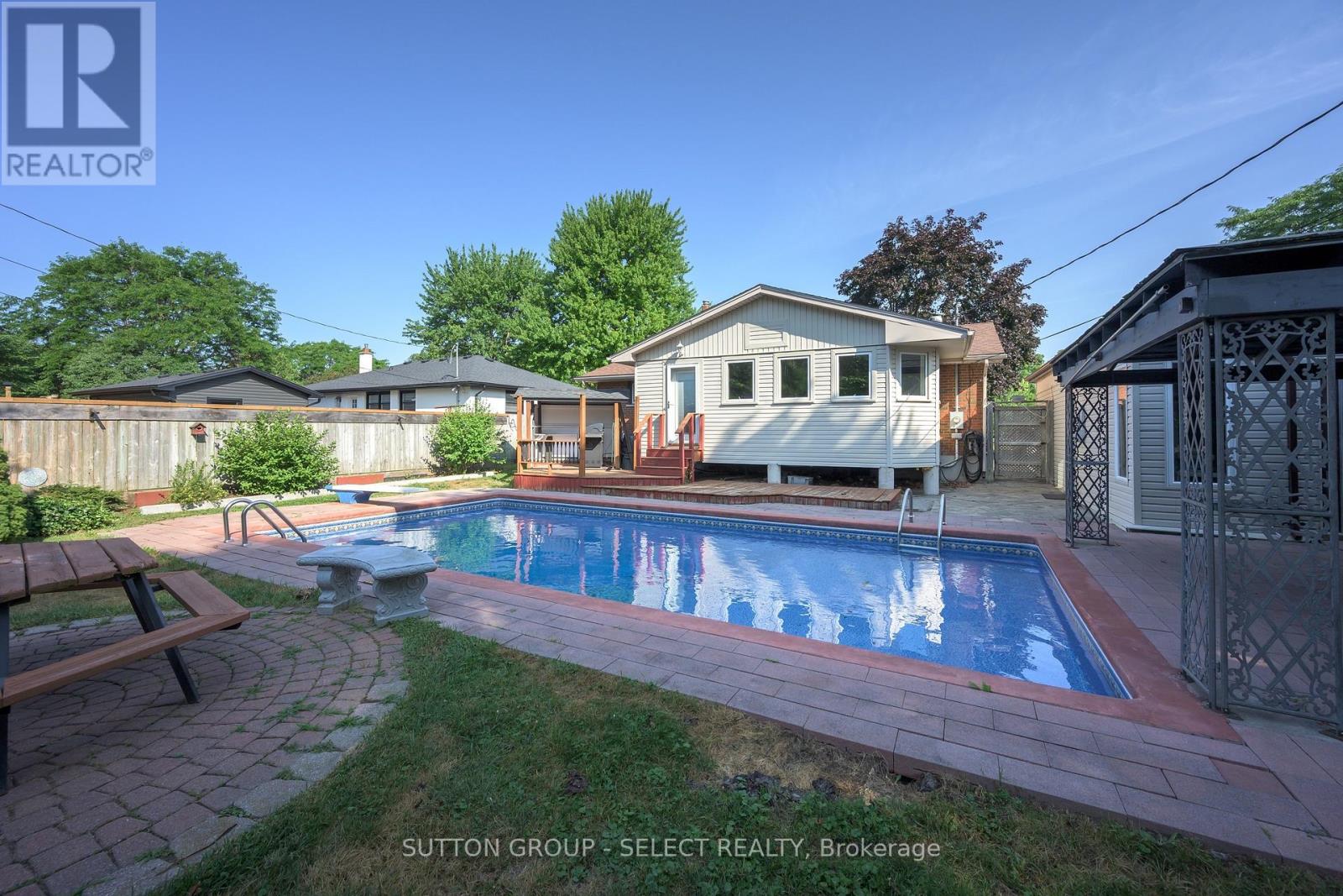 1470 PERTH AVENUE - 5
