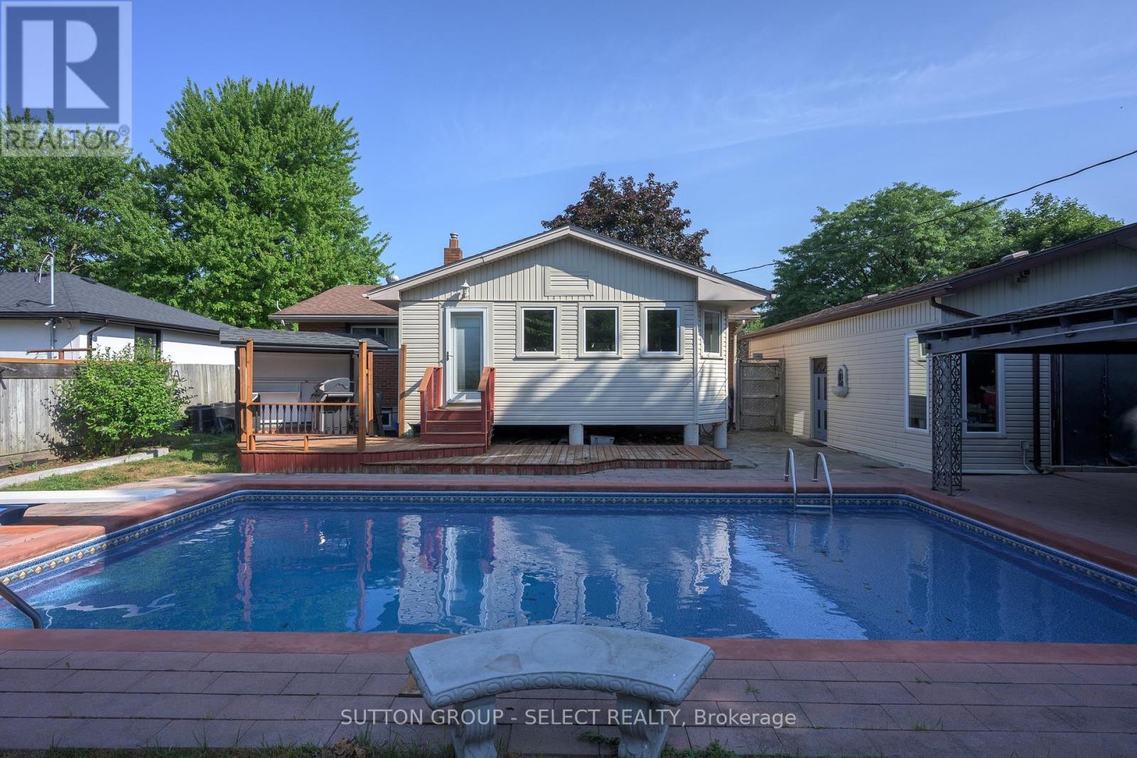1470 PERTH AVENUE - 8
