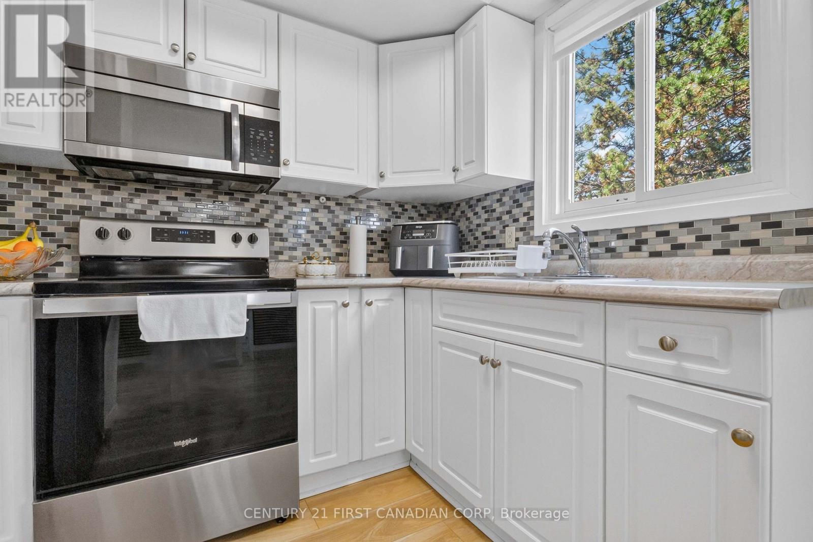 #12 1430 JALNA BOULEVARD - Image 13