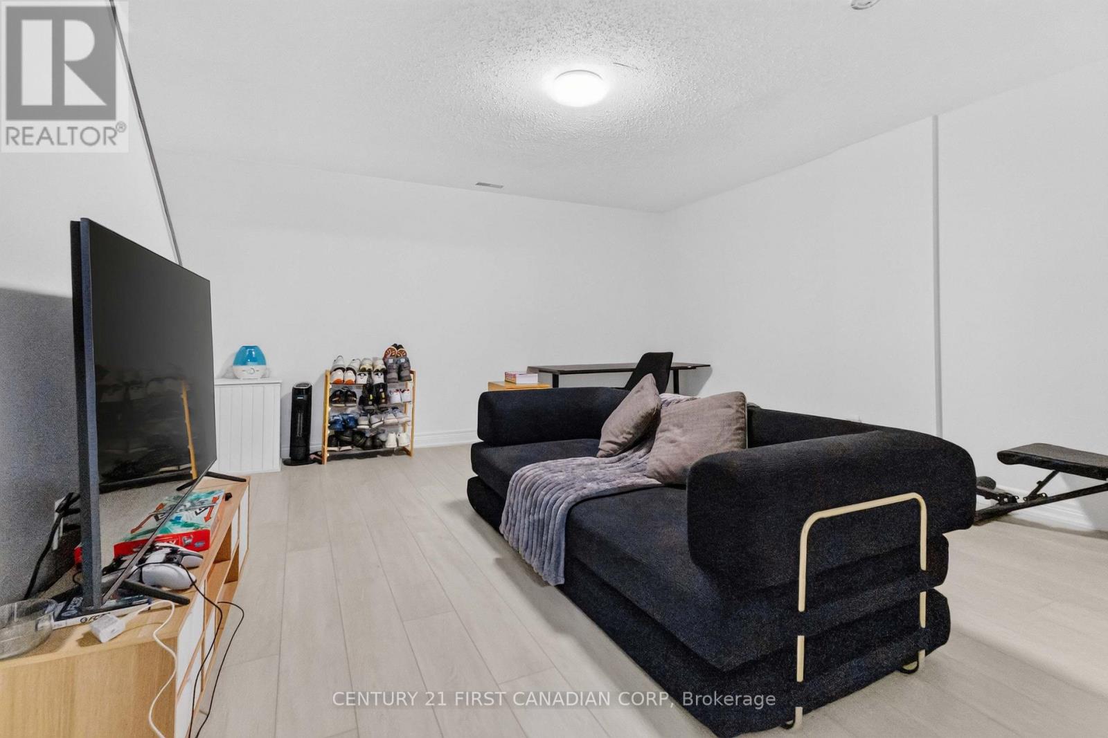 #12 1430 JALNA BOULEVARD - 23