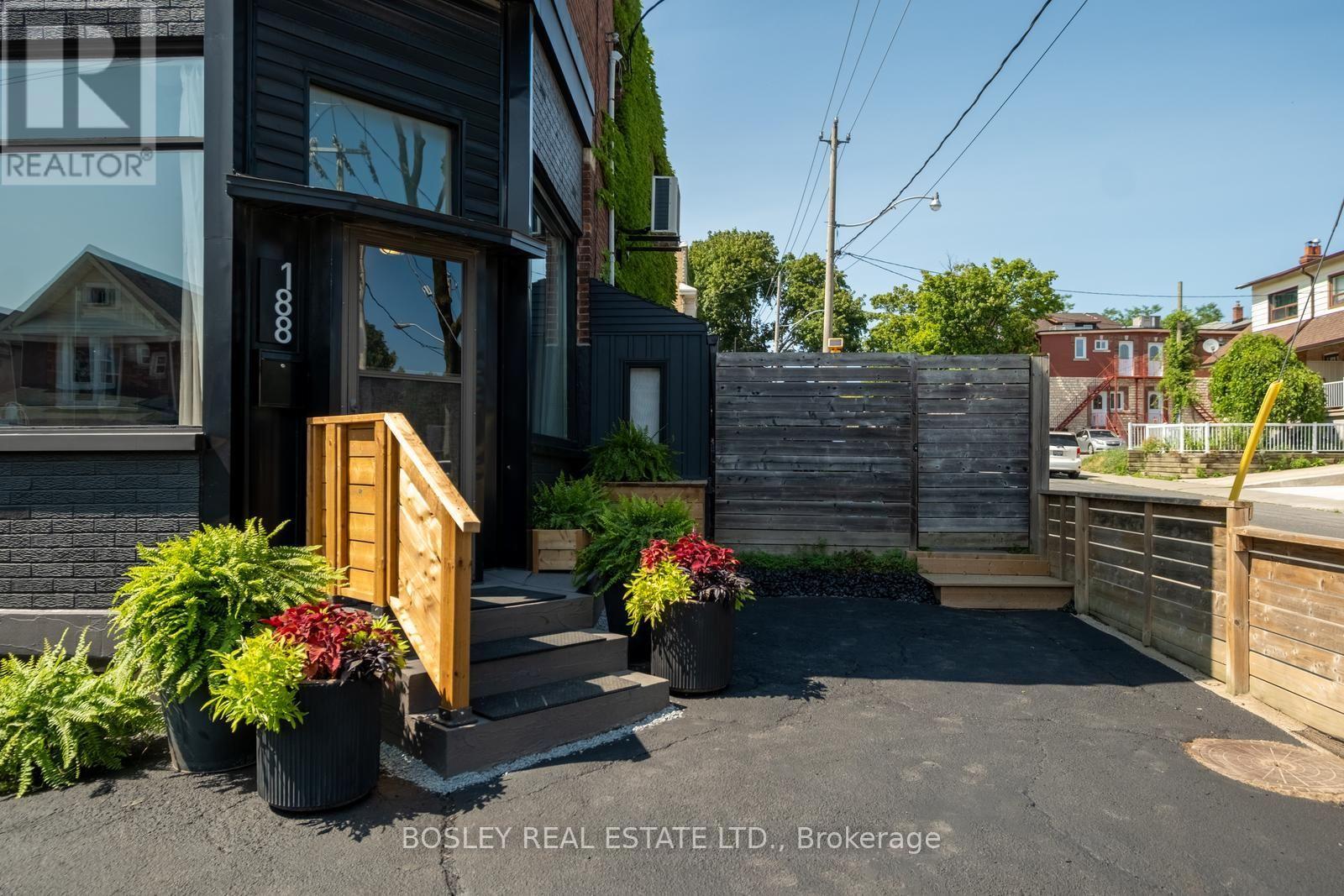 Photo of 188 Rosemount Avenue