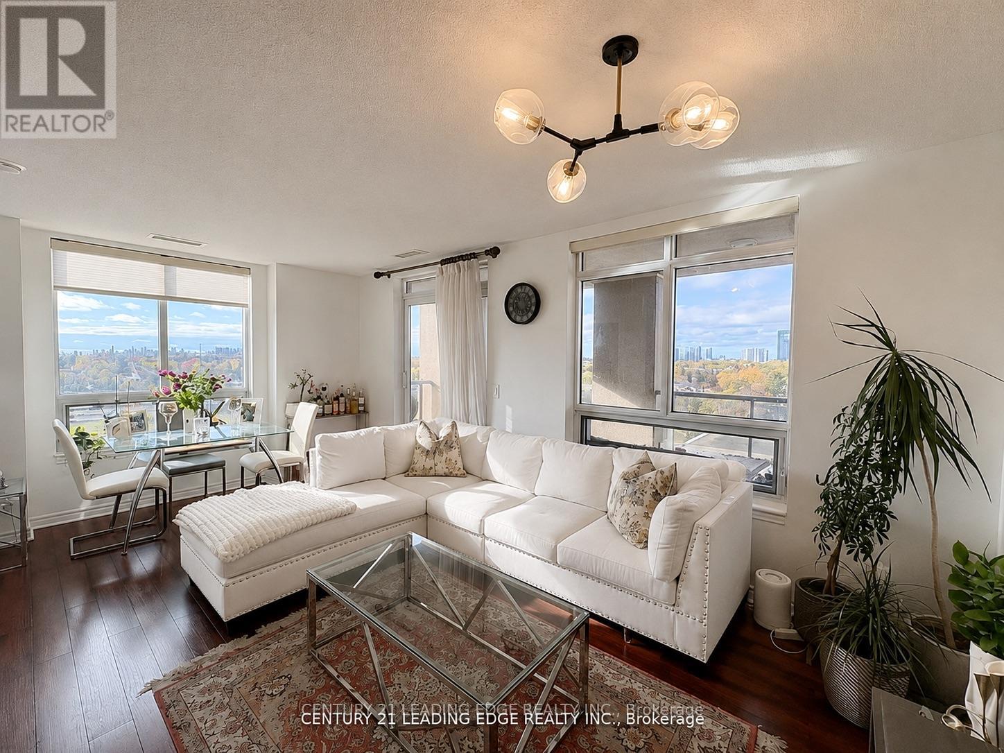 #712 18 KENASTON GARDENS - 2