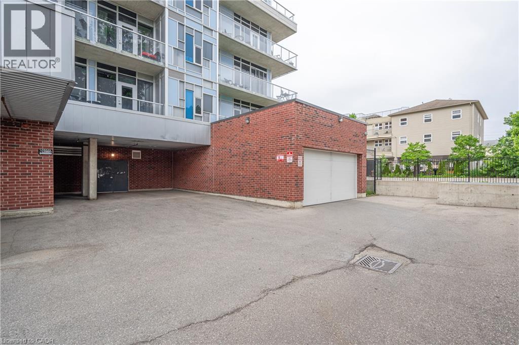 #201 42 BRIDGEPORT Road E - 41
