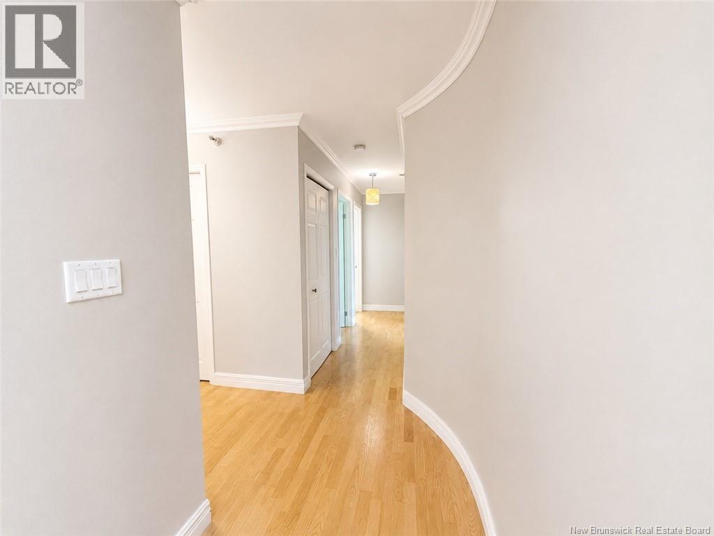 #206 191 Queen Street - 12