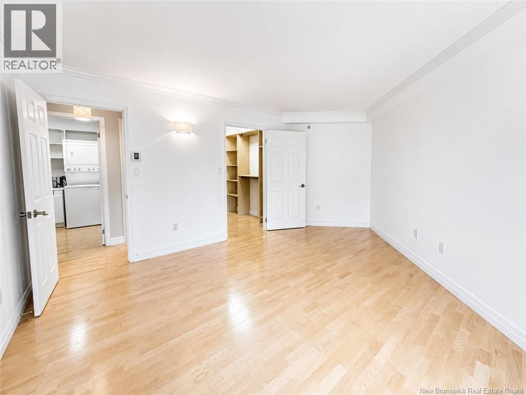#206 191 Queen Street - 17