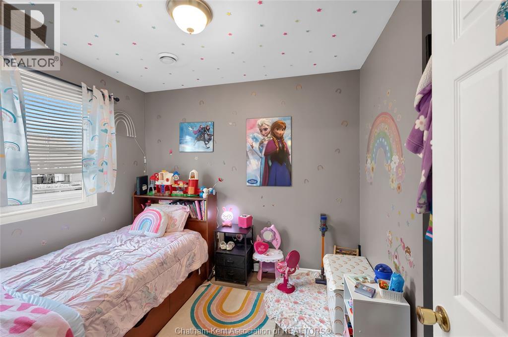 14 McNaughton AVENUE - 21